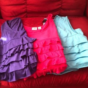 ❤️SOLD❤️Ladies 3 Ruffle sleeveless tops